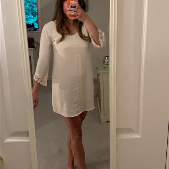 Cream long sleeve dress with lace accents - Picture 4 of 5